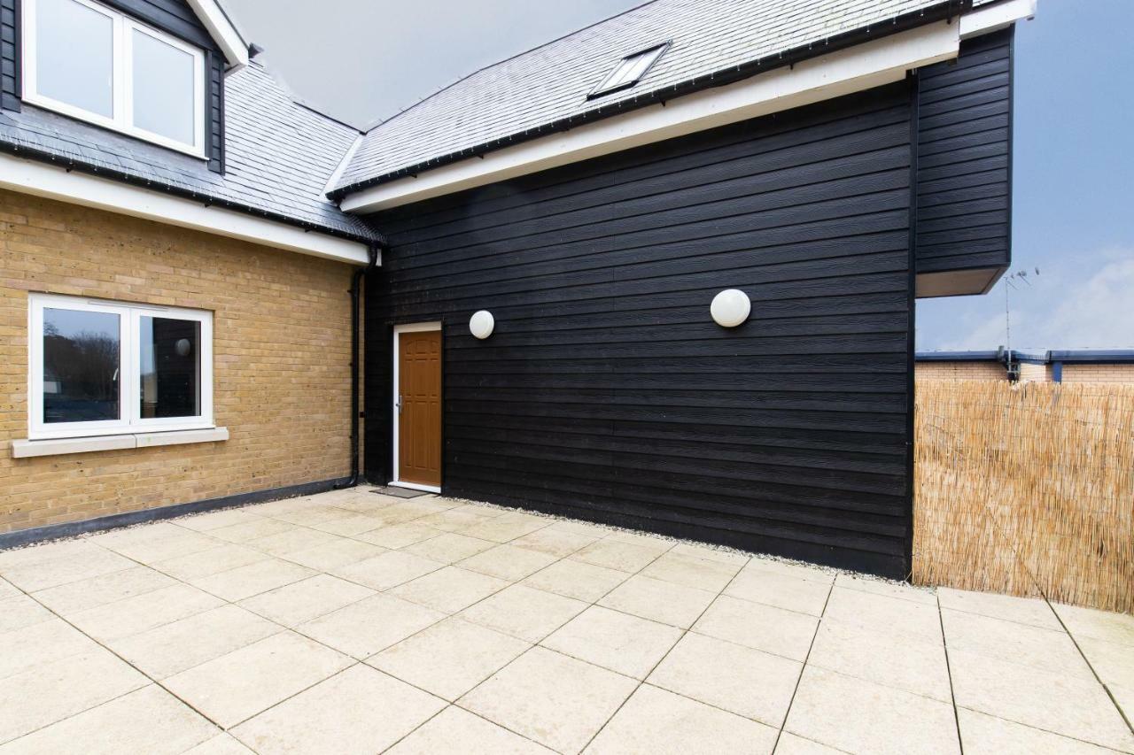 Velvet 2-Bedroom Apartment, Brewery Road, Hoddesdon Exterior photo