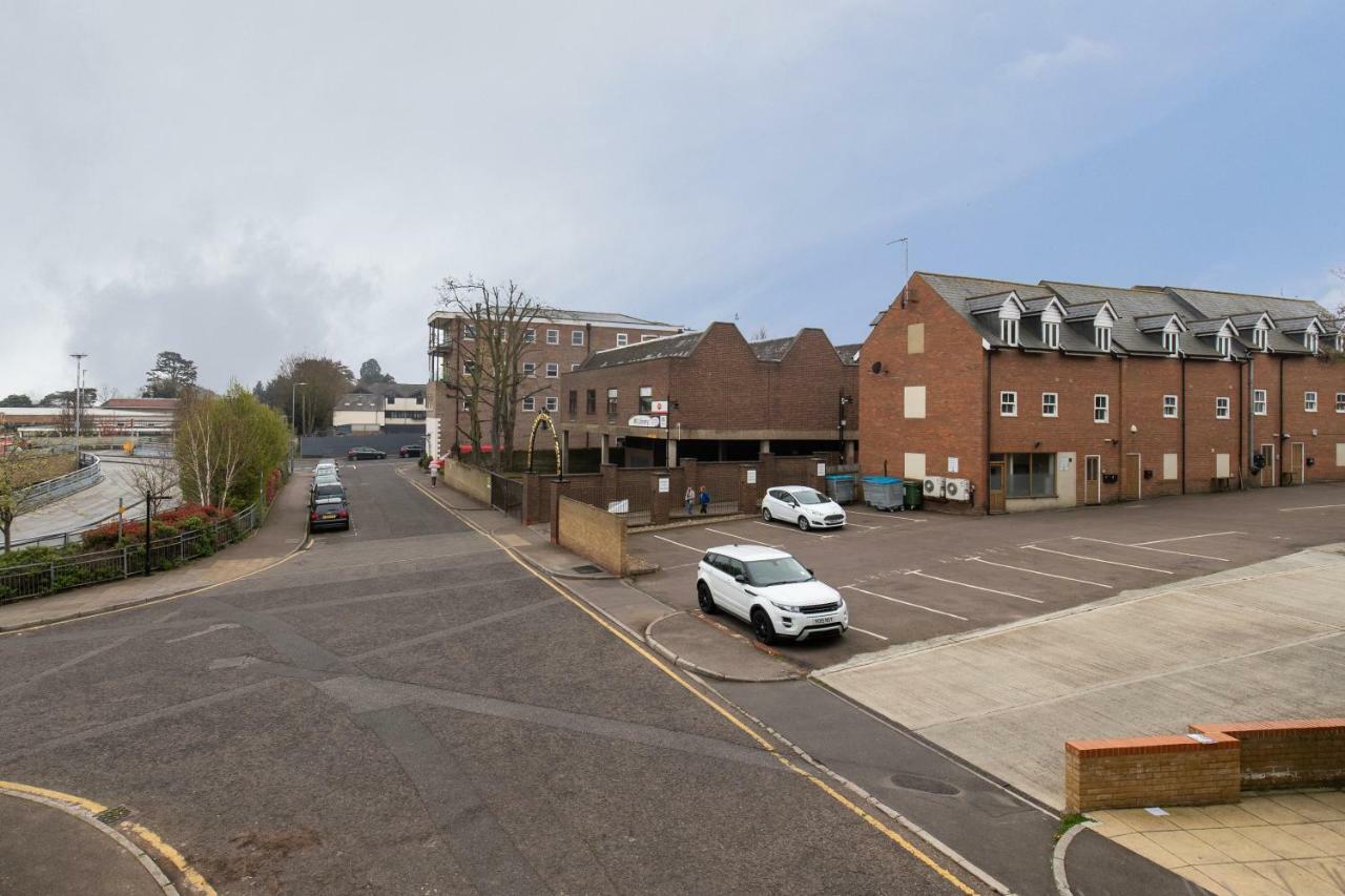 Velvet 2-Bedroom Apartment, Brewery Road, Hoddesdon Exterior photo